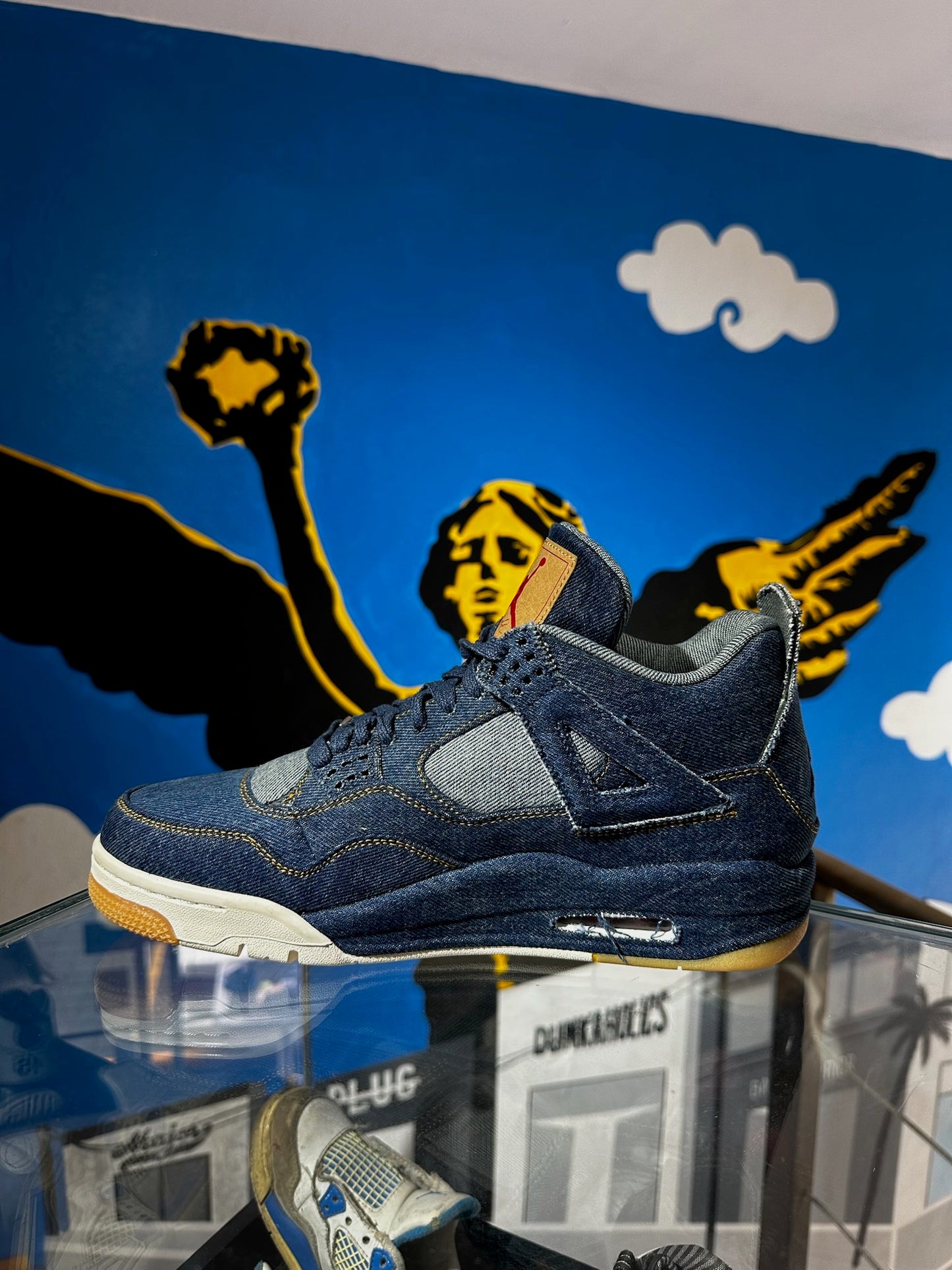 JORDAN 4 LEVIS