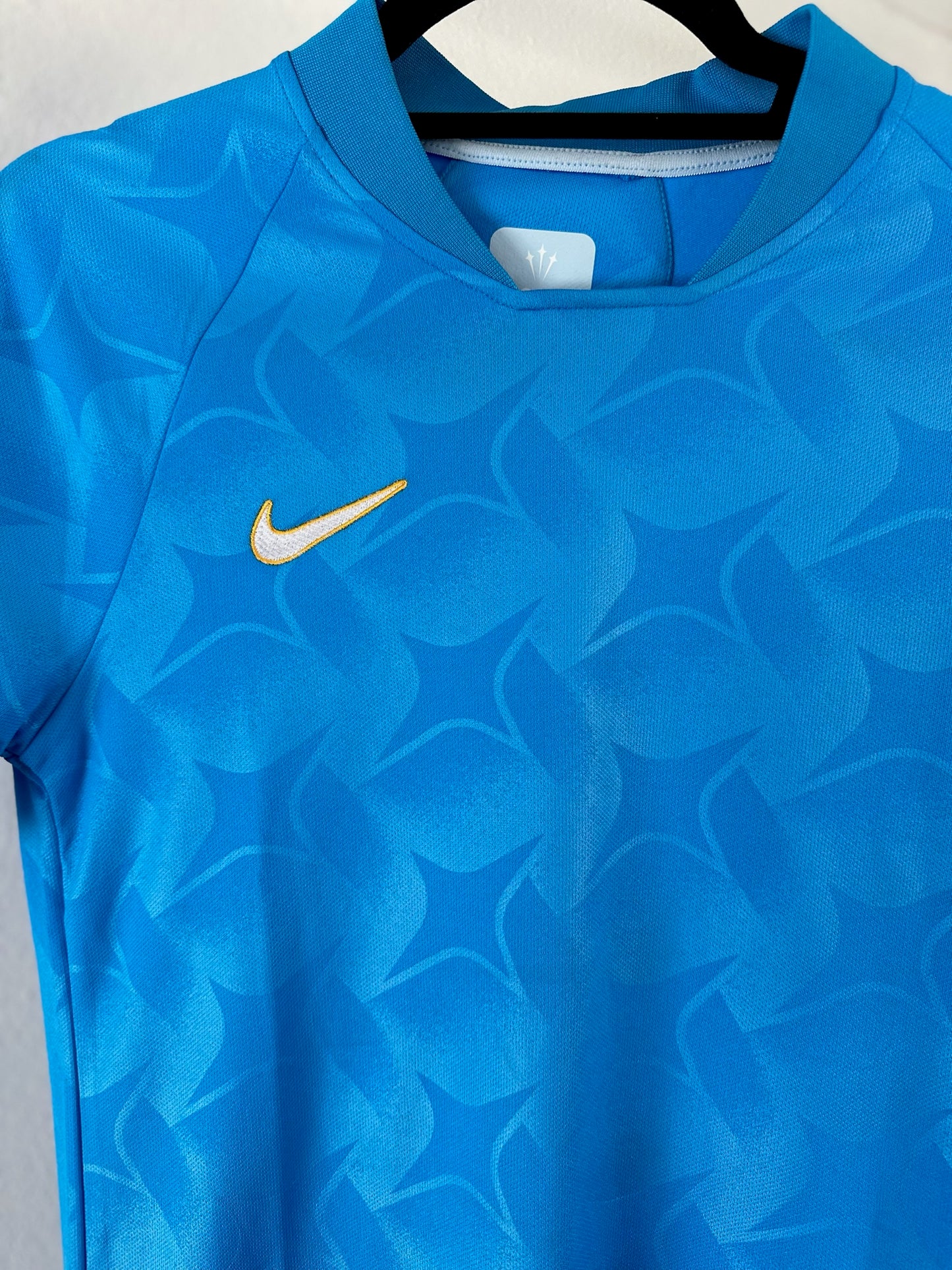 PLAYERA NOCTA SPORT AZUL
