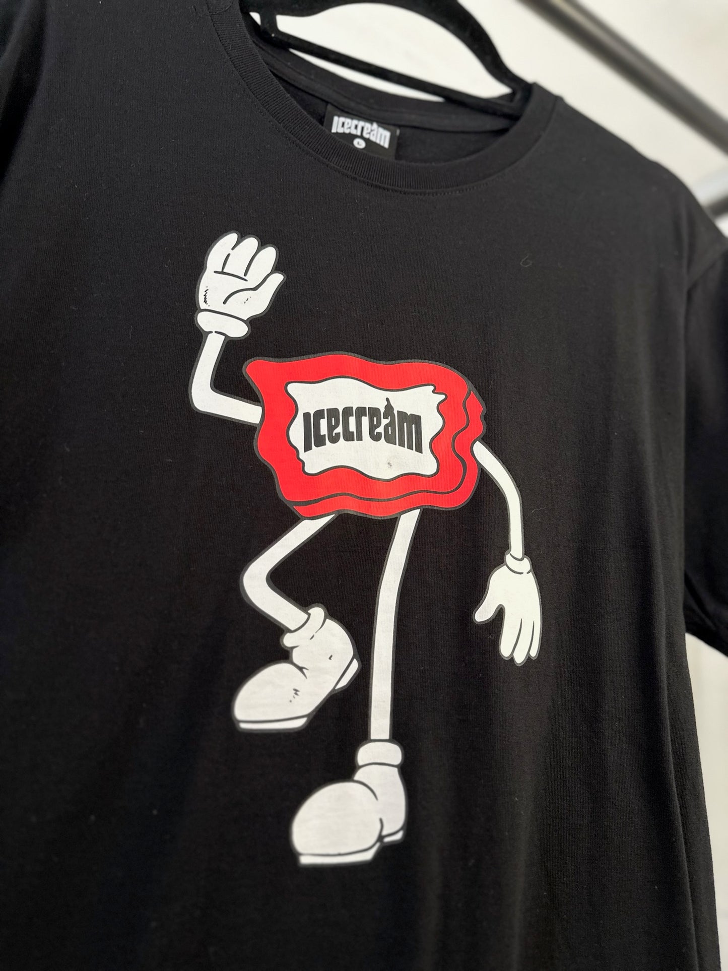 PLAYERA NEGRA ICE CREAM TOY