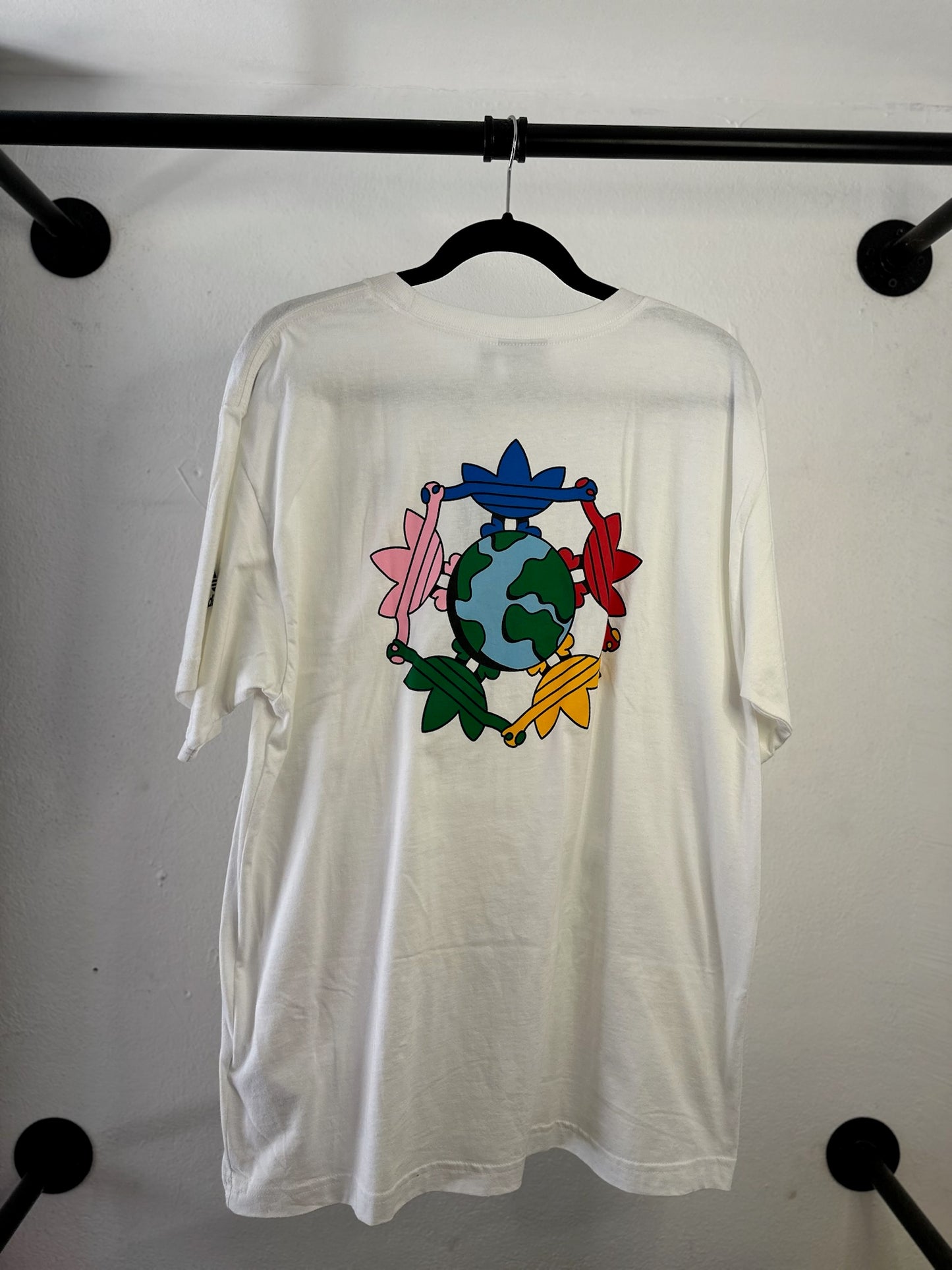 PLAYERA ADIDAS PEACE