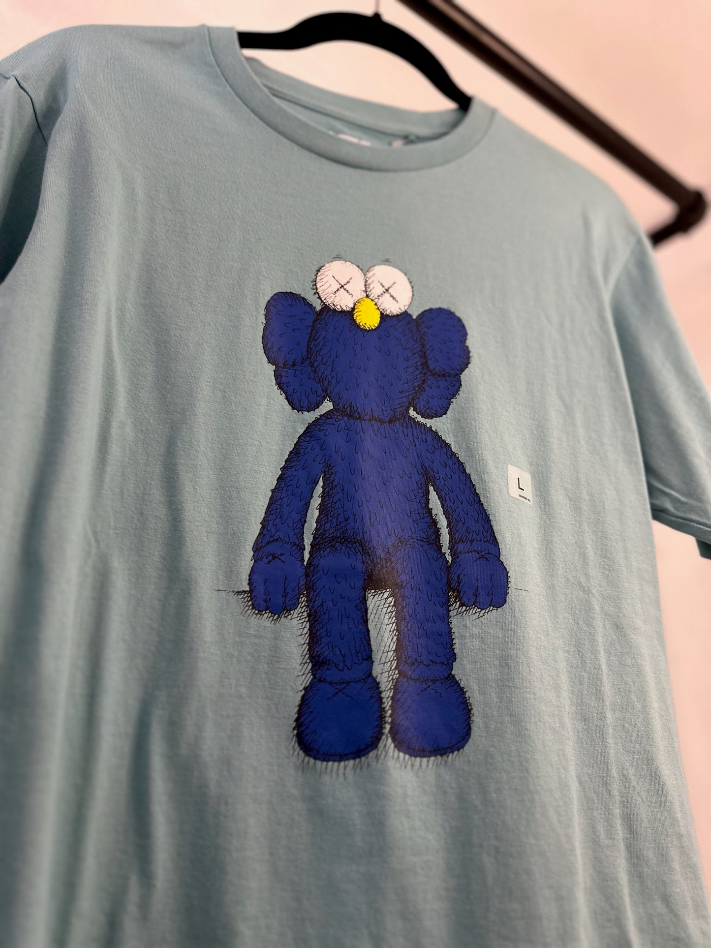 PLAYERA KAWS COMPANION AZUL