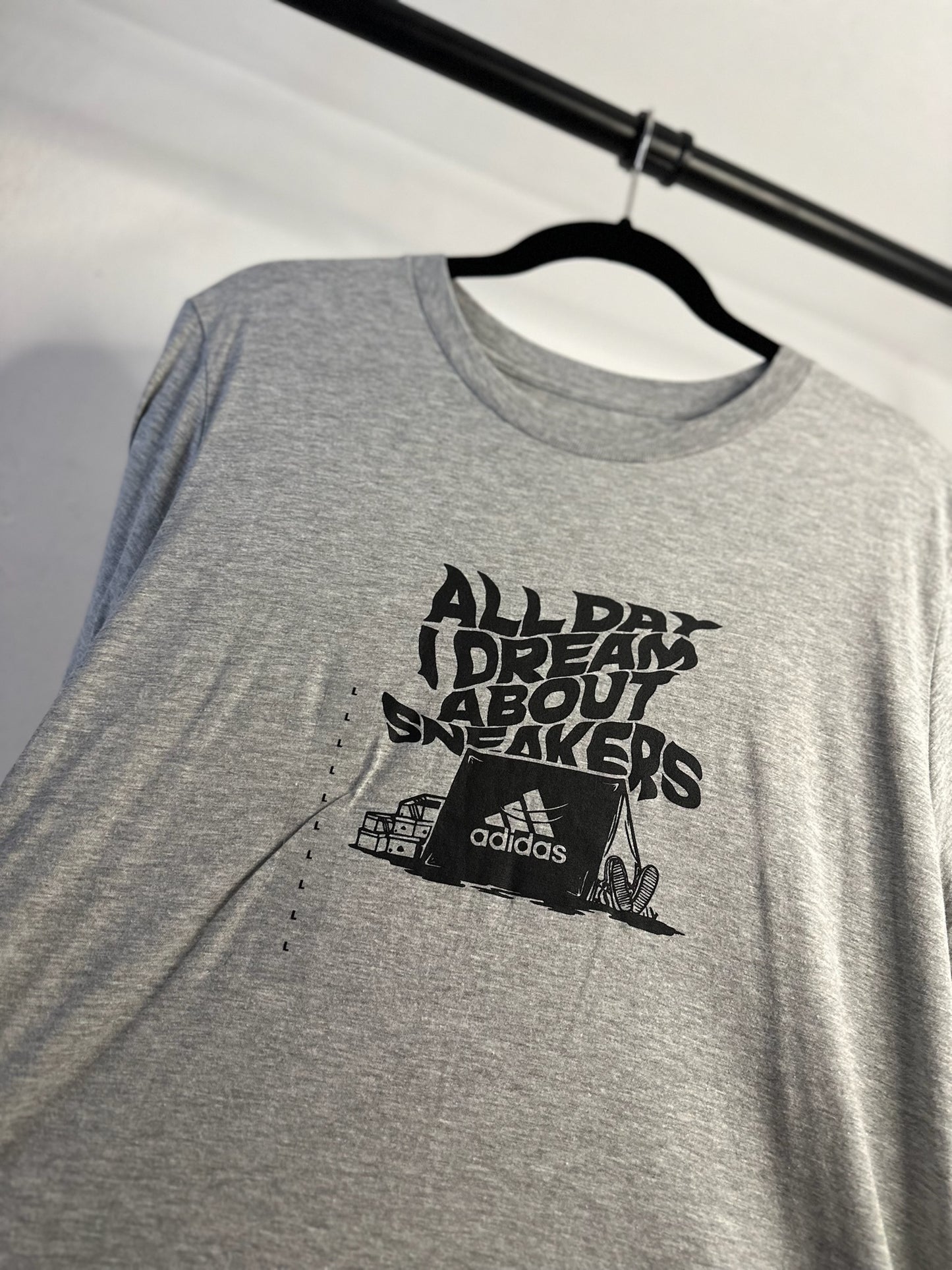 PLAYERA ADIDAS ALL DAY GRIS