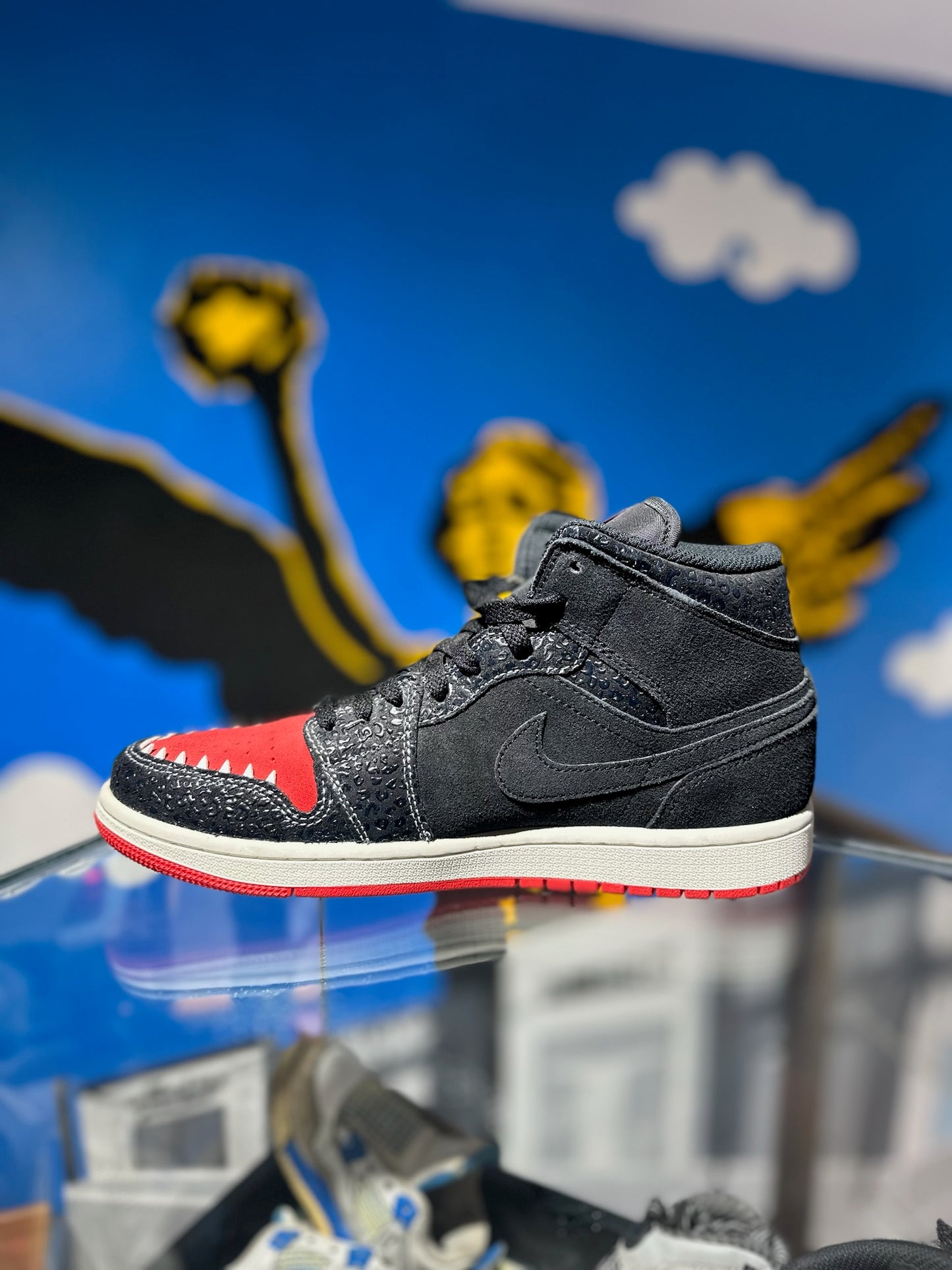 JORDAN 1 MID SIEMPRE FAMILIA