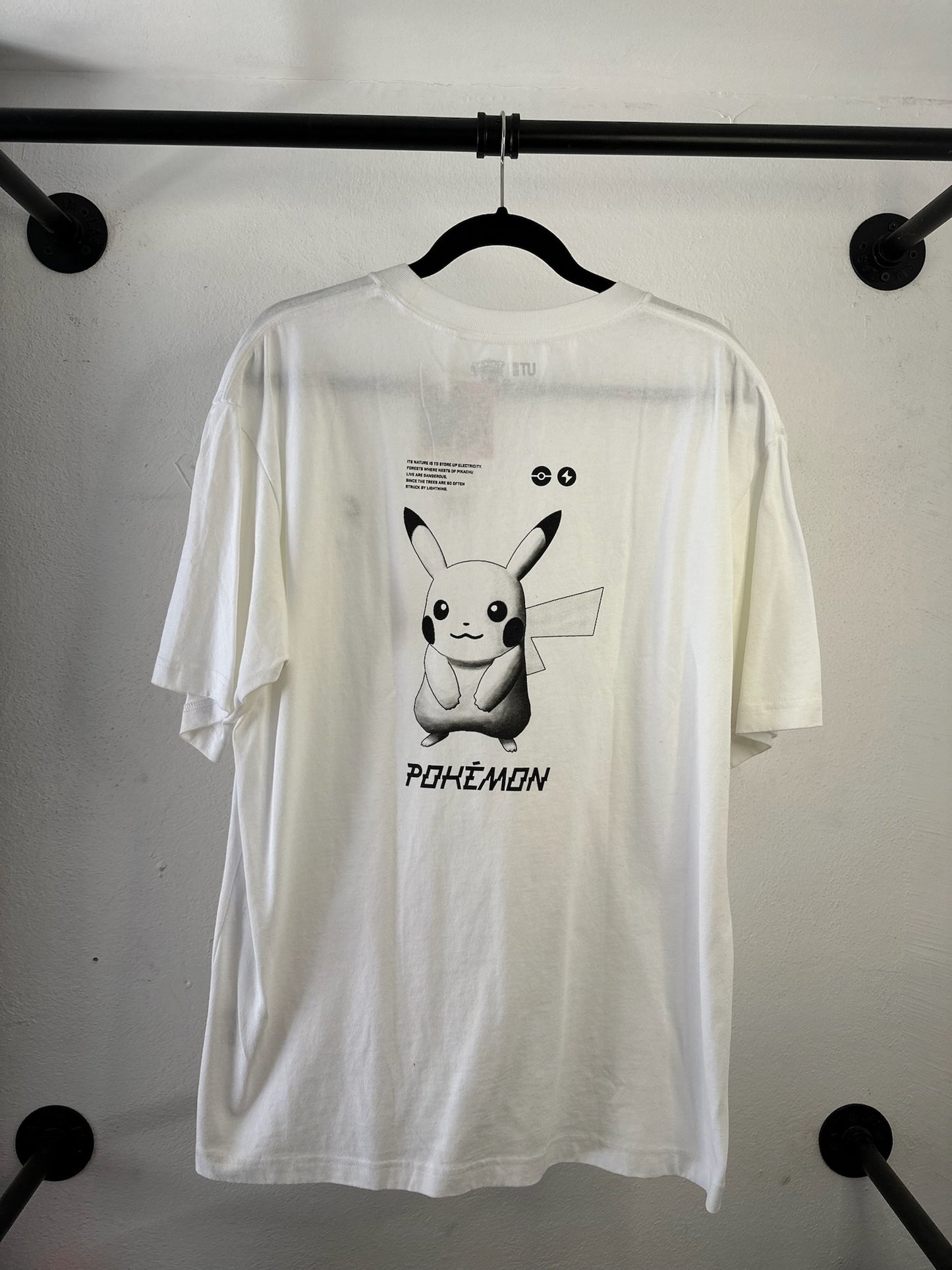 PLAYERA PIKACHU UNIQLO