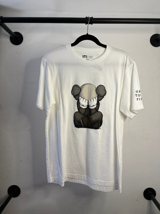 PLAYERA BLANCA KAWS FIRS TOKYO