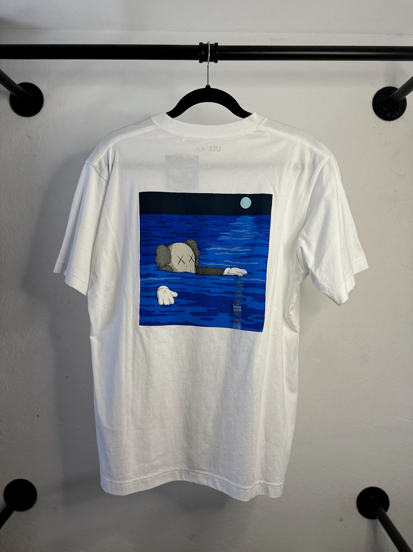 PLAYERA KAWS AGUA