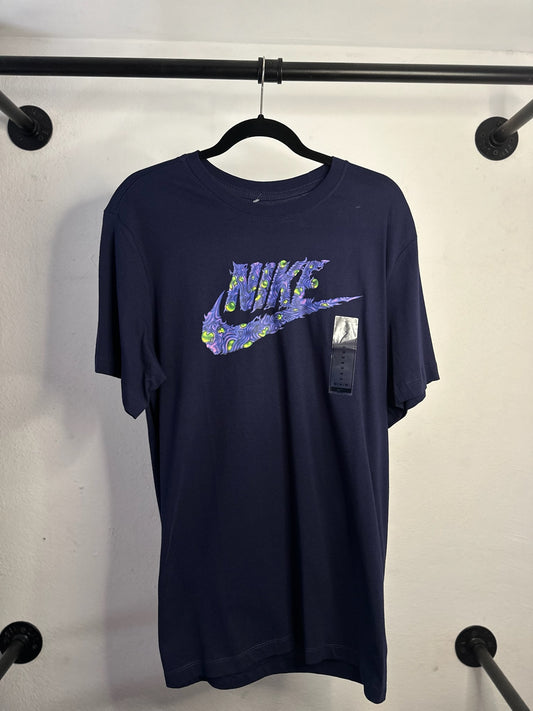 PLAYERA NIKE LOGO MORADO- VERDE