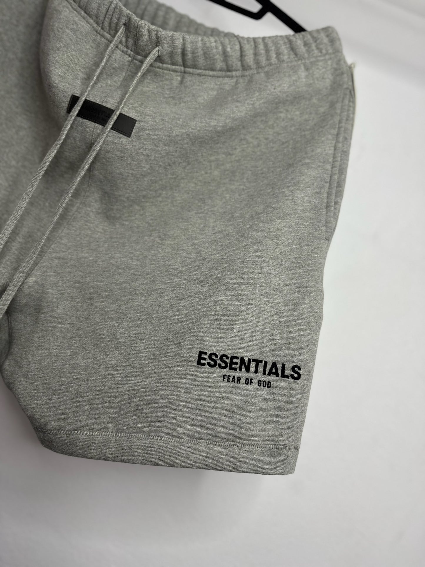 SHORT ESSENTIALS GRIS